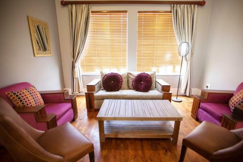 Hotel Komani Resorts