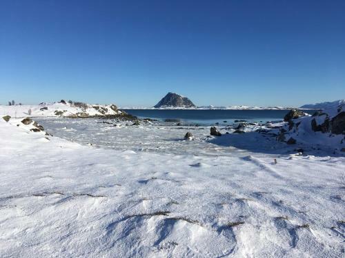 Hoven View - Middle Of Lofoten