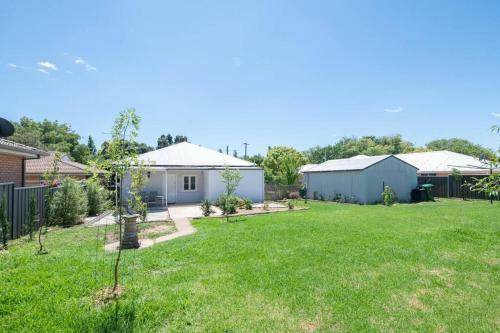 Bindi Cottage, Spacious & Unique, Opposite Pool