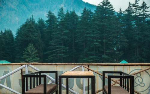Young Monk Hostel & Cafe Old Manali