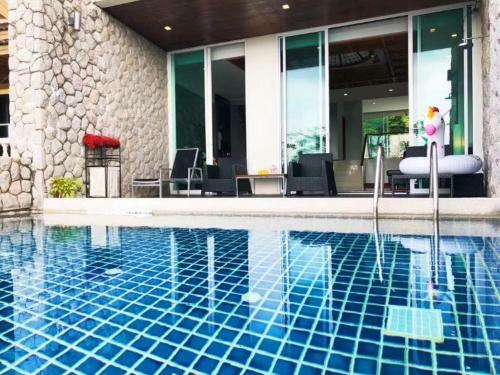 Patong Seascape 3-room Villa