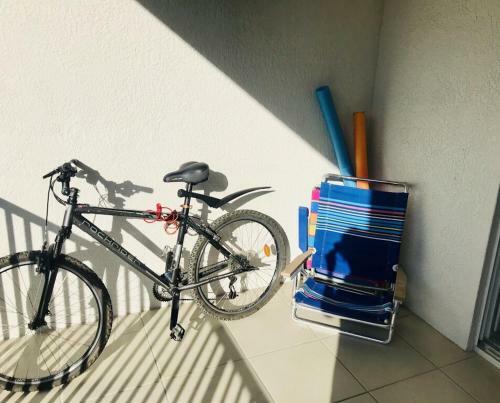 Sunny And Relaxing 2br Apartment With Parking!