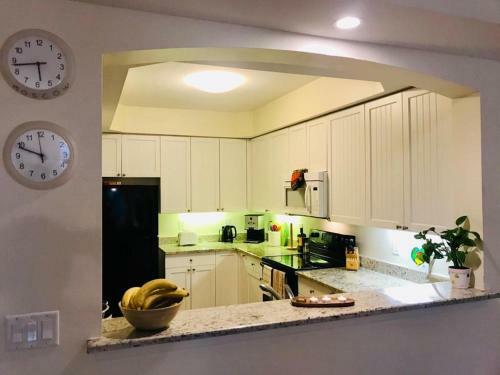 Sunny And Relaxing 2br Apartment With Parking!