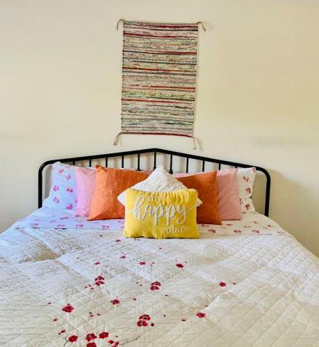 Sunny And Relaxing 2br Apartment With Parking!