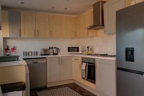 Barolo House - Quiet Residential Town House