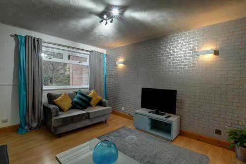 Barolo House - Quiet Residential Town House