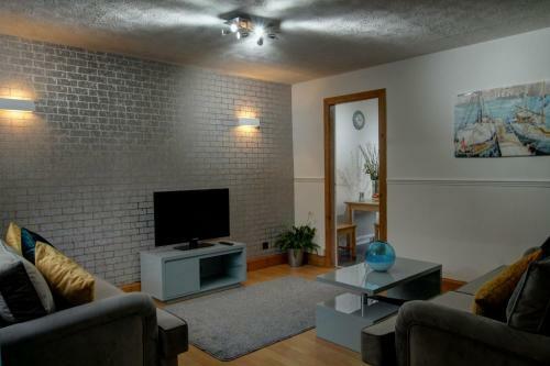 Barolo House - Quiet Residential Town House