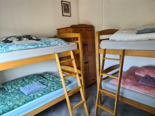 Bed & Breakfast Hikers & Bikers Refuge