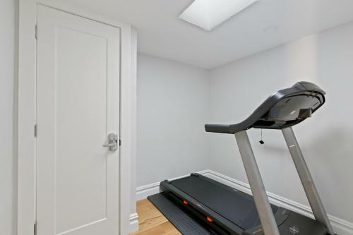 Secluded Williamsburg House With Gym And Pooltable