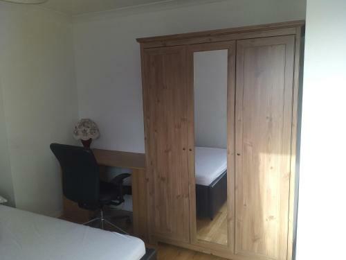 Large Double Room With Shared Bathroom