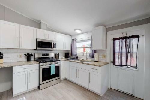 Denver Oasis Grove With 3 Bedrooms 2 Bathrooms And Yard