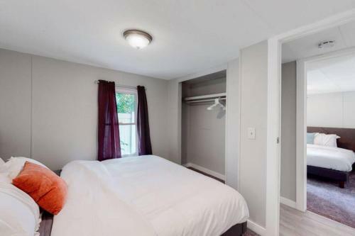 Denver Oasis Grove With 3 Bedrooms 2 Bathrooms And Yard