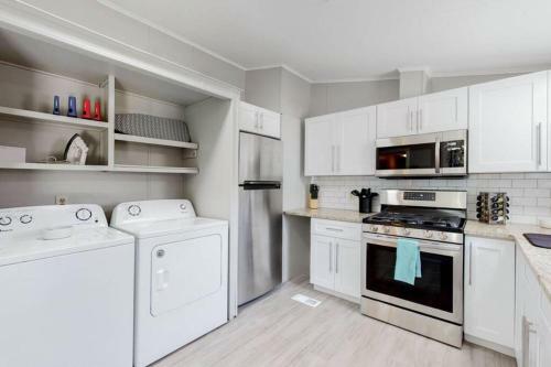 Denver Oasis Grove With 3 Bedrooms 2 Bathrooms And Yard
