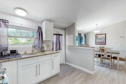 Denver Oasis Grove With 3 Bedrooms 2 Bathrooms And Yard