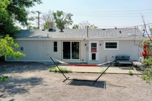 Denver Oasis Grove With 3 Bedrooms 2 Bathrooms And Yard