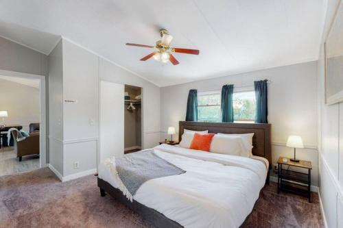 Denver Oasis Grove With 3 Bedrooms 2 Bathrooms And Yard