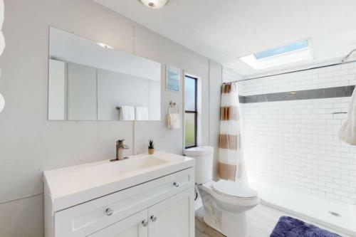 Denver Oasis Grove With 3 Bedrooms 2 Bathrooms And Yard