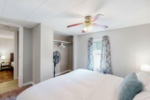 Denver Oasis Grove With 3 Bedrooms 2 Bathrooms And Yard