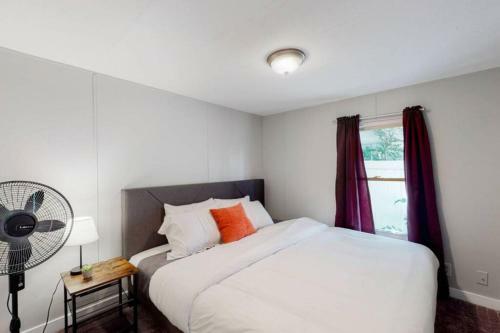 Denver Oasis Grove With 3 Bedrooms 2 Bathrooms And Yard