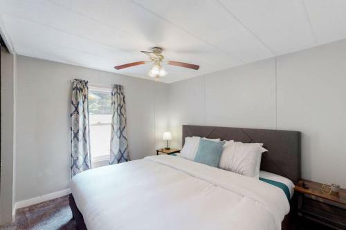 Denver Oasis Grove With 3 Bedrooms 2 Bathrooms And Yard