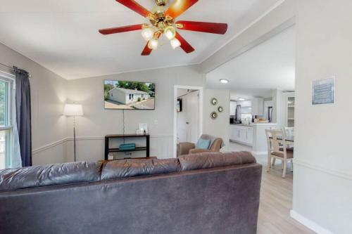 Denver Oasis Grove With 3 Bedrooms 2 Bathrooms And Yard