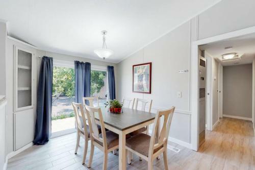 Denver Oasis Grove With 3 Bedrooms 2 Bathrooms And Yard