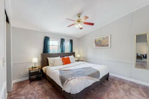 Denver Oasis Grove With 3 Bedrooms 2 Bathrooms And Yard