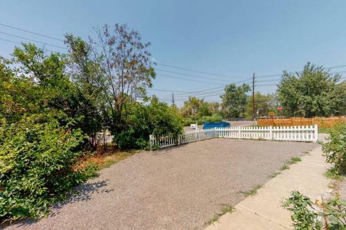 Denver Oasis Grove With 3 Bedrooms 2 Bathrooms And Yard