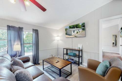 Denver Oasis Grove With 3 Bedrooms 2 Bathrooms And Yard