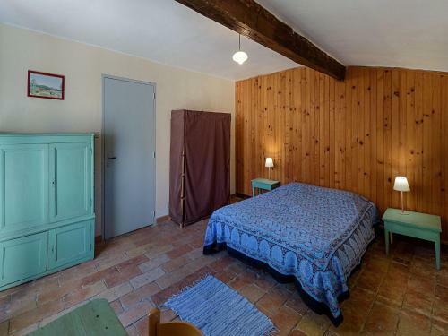 Spacious Apartment In Aimargues With Garden
