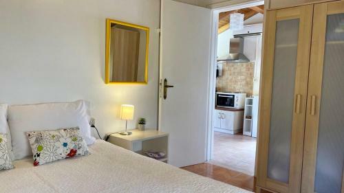 Cosy Loft Apartment In Argyrades Village