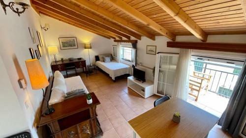 Cosy Loft Apartment In Argyrades Village