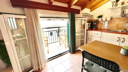 Cosy Loft Apartment In Argyrades Village