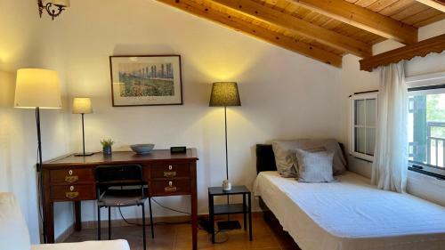 Cosy Loft Apartment In Argyrades Village