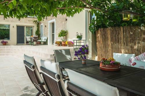 Villa Orange Tree Garden Vacation Home
