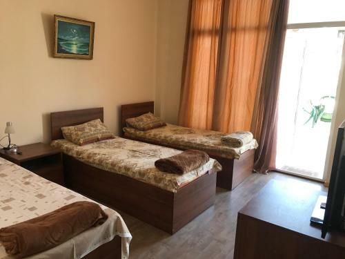 Hostal Guest House Mandarin On Titova 85