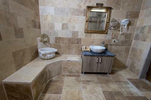 Bed & Breakfast Underground Cave Suites Hotel