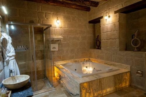 Bed & Breakfast Underground Cave Suites Hotel
