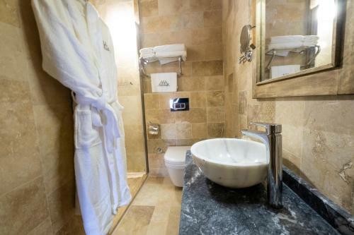 Bed & Breakfast Underground Cave Suites Hotel