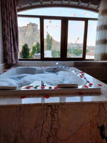 Bed & Breakfast Underground Cave Suites Hotel