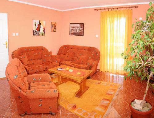 Apartments Trsteno