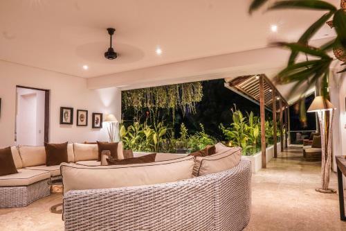 *opening Promo* Luxury 5+1 Bdr Villa 100m To Beach