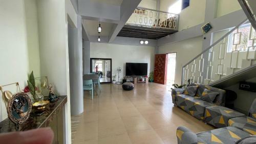 Villa Charming Apartelle With Swimming Pool -exclusive