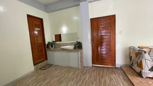 Villa Charming Apartelle With Swimming Pool -exclusive