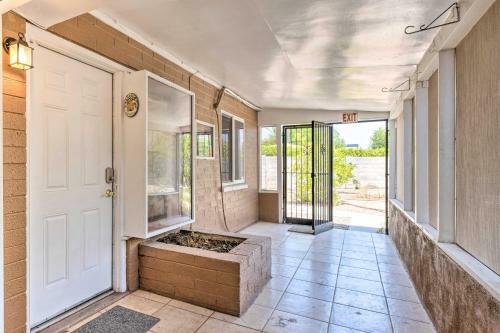 Apartamento Midtown Studio With Shared Yard Near Shopping!