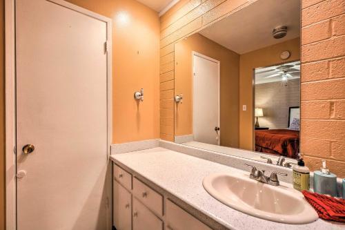Apartamento Midtown Studio With Shared Yard Near Shopping!