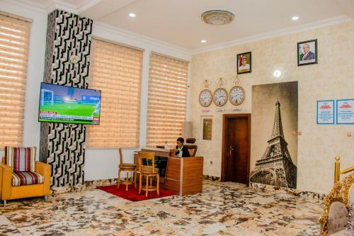 Hotel Signature By Royalty