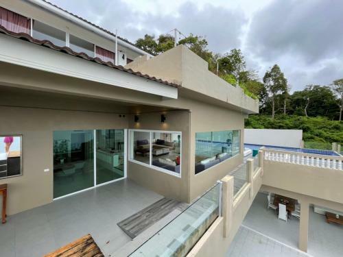 Lavish 5 Br Seaview Pool Villa