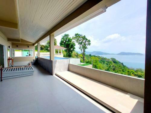 Lavish 5 Br Seaview Pool Villa