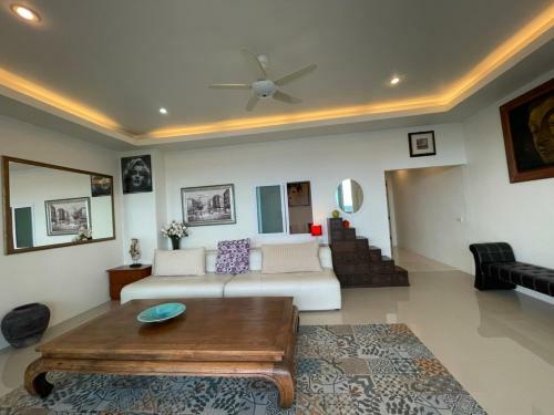 Lavish 5 Br Seaview Pool Villa